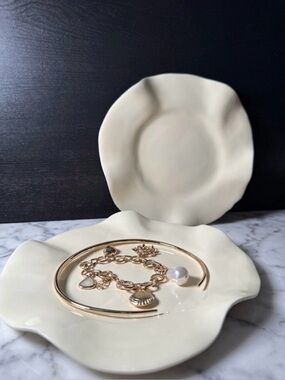 Lunares San Francisco Enamel
Jewelry Dish Set of 2 - Chic
Vanity Trays